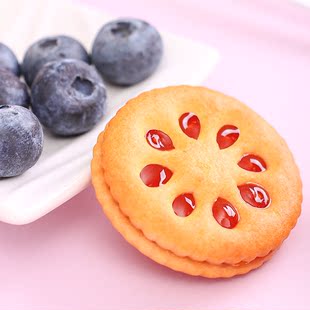 草莓味夹心饼干休闲小吃1110